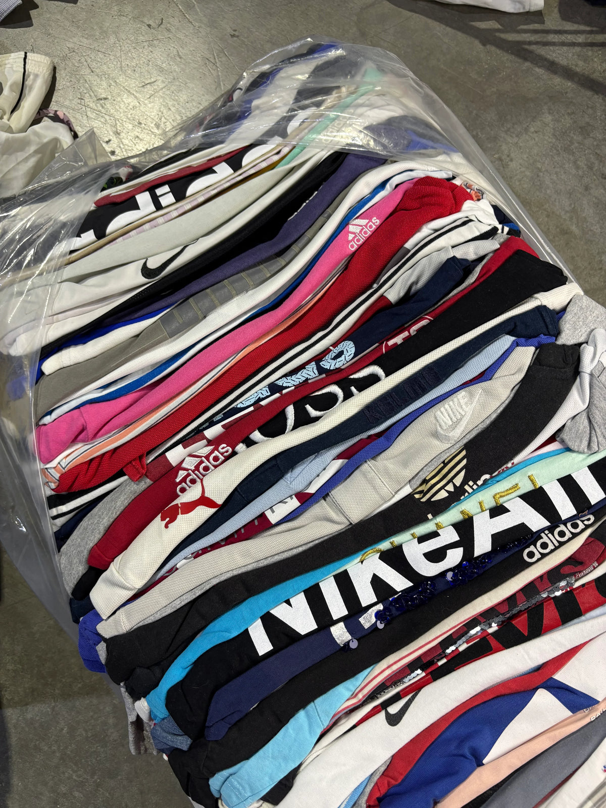 Balas de Ropa Marca Verano 30 KG - Europe Wholesales